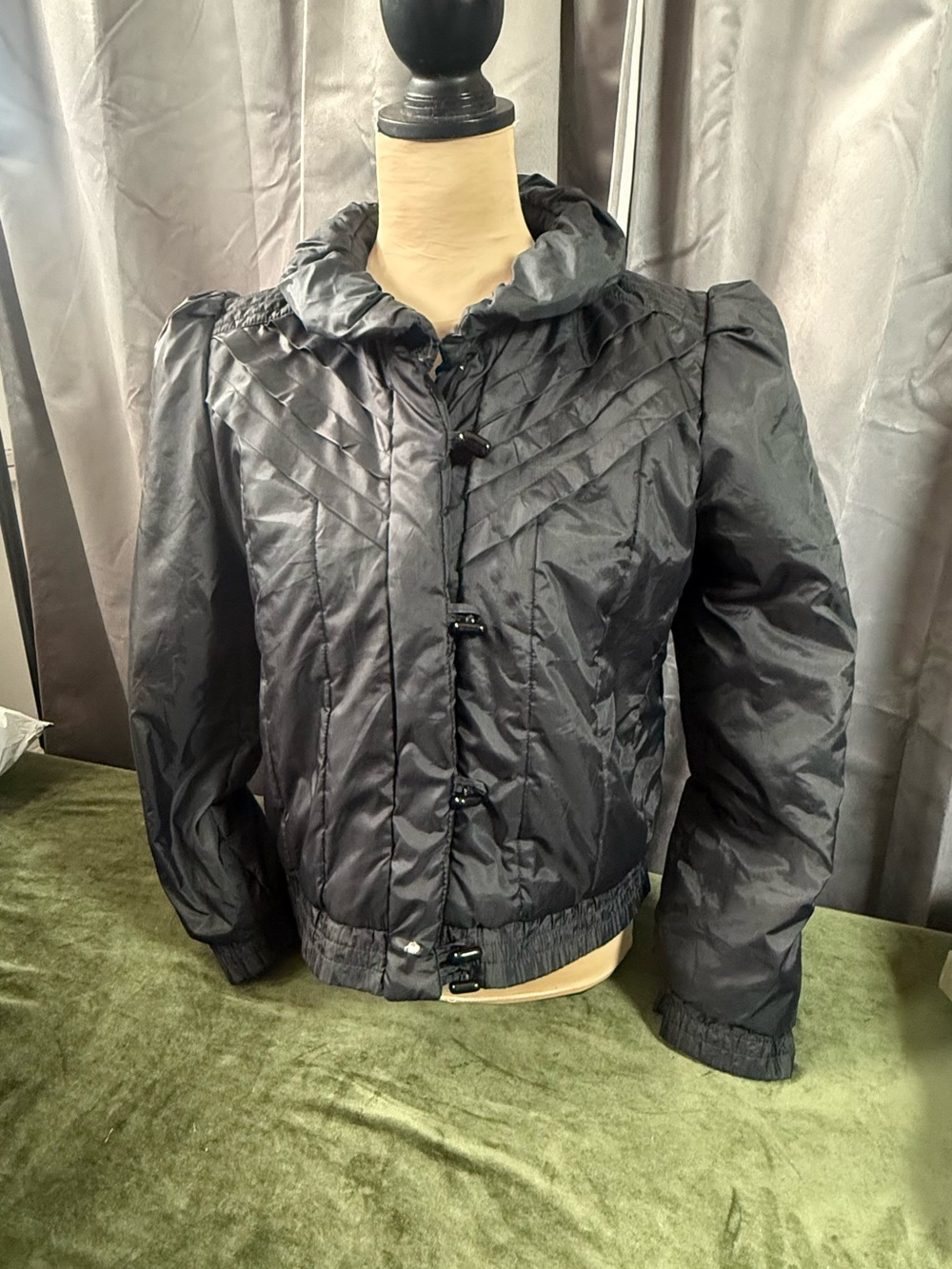 Vintage Women’s Black Puffer Jacket with Toggle Closures